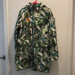 Patagonia EUC Torrentshell Long Hooded Raincoat Size Large Feather camouflage